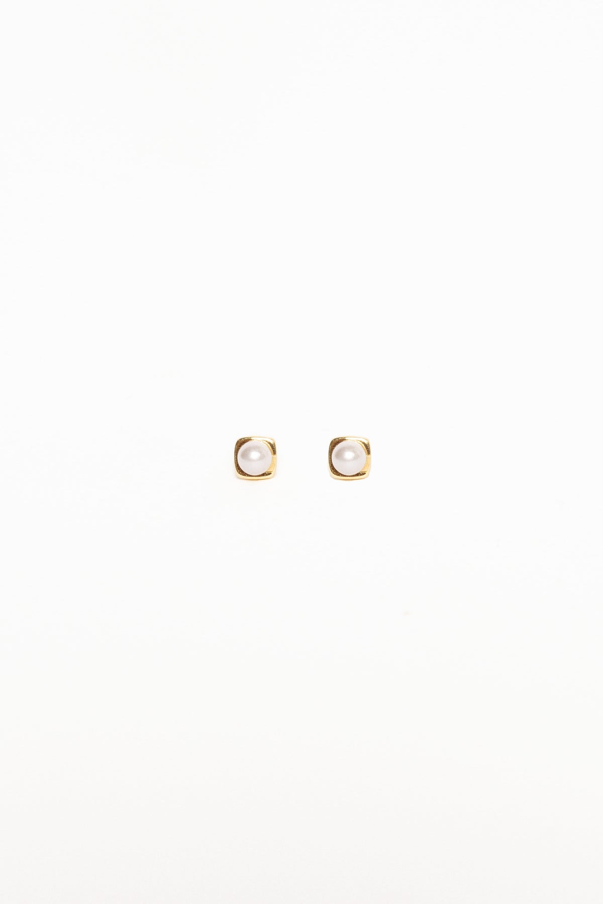Helene Stud Earrings - Gold/Pearl