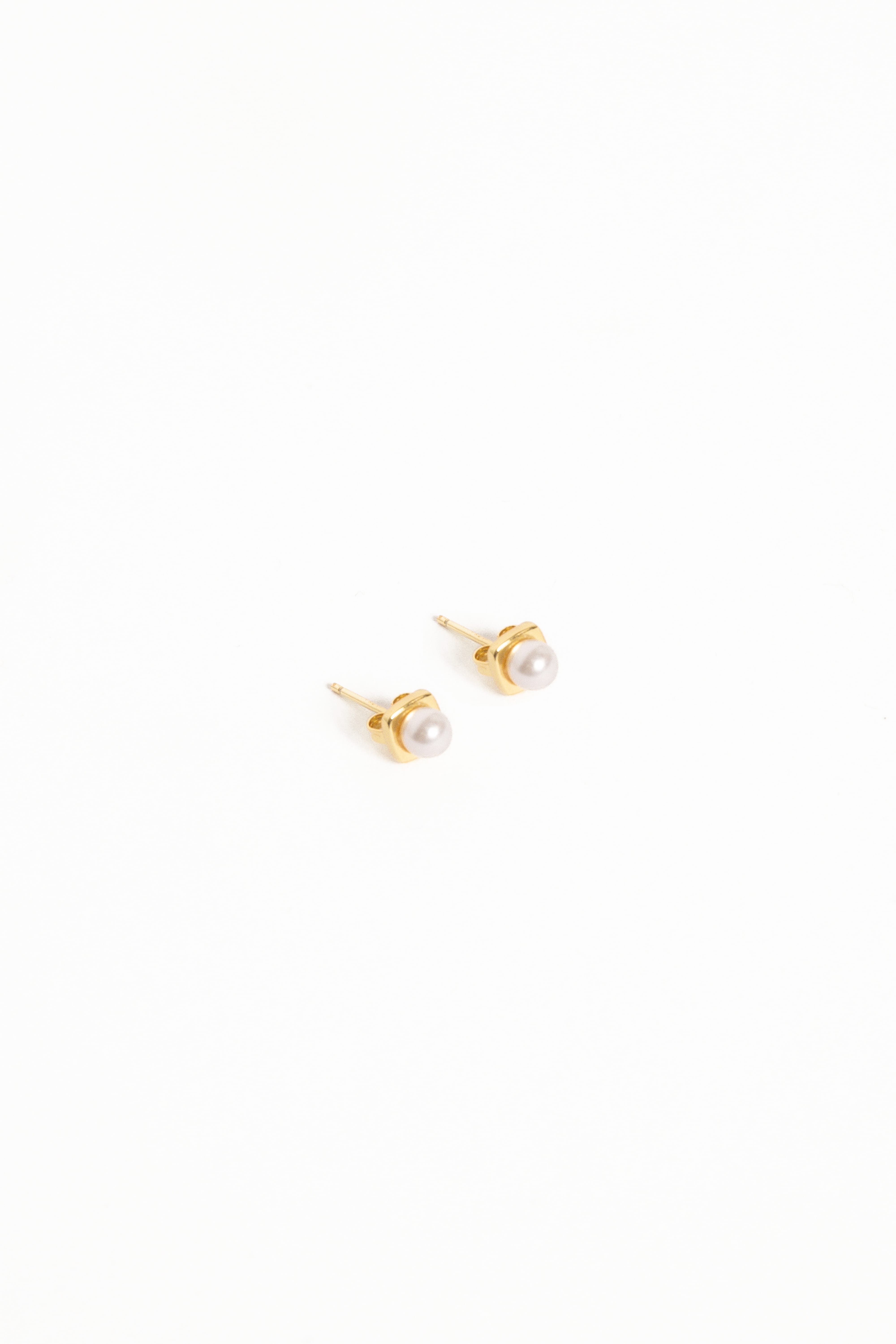 Helene Stud Earrings - Gold/Pearl