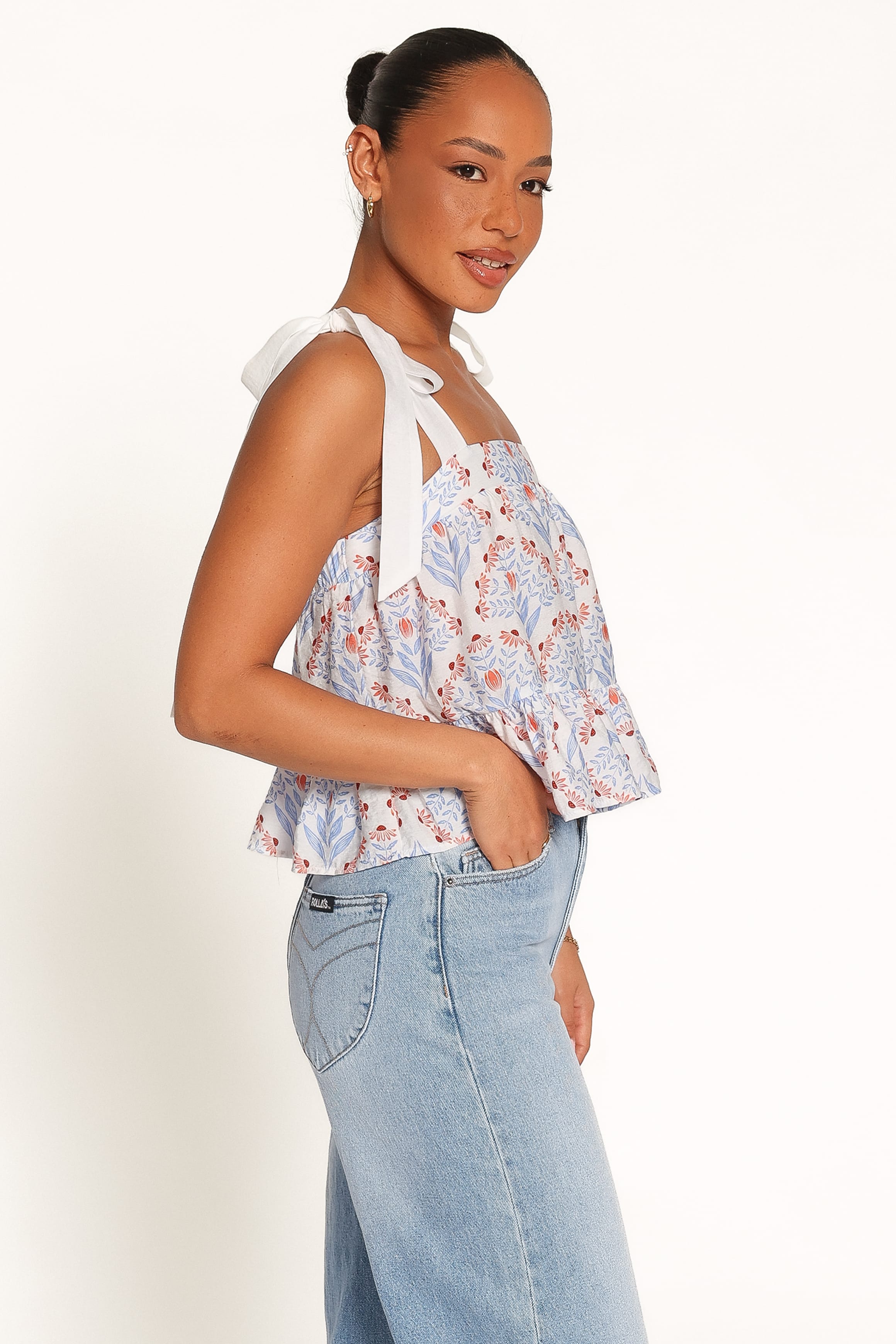 Aver Flounce Top - White Blue